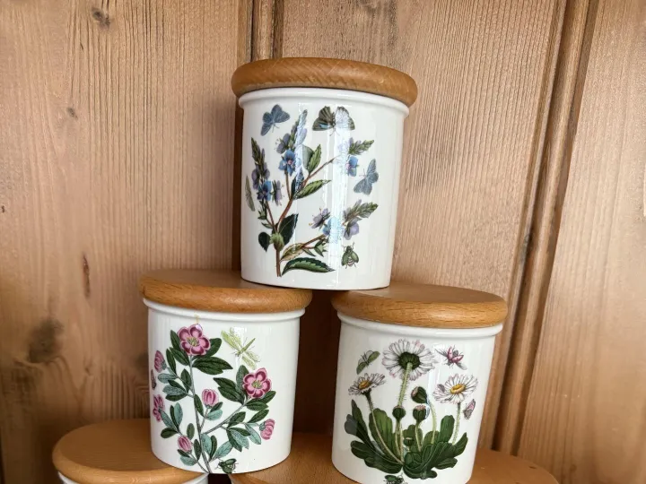 Items for sale
– 6 portmerion spice Jars £25