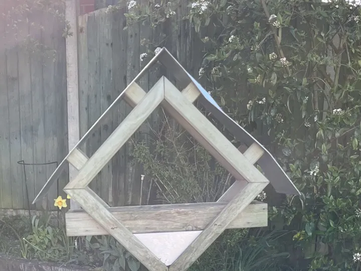 Items for sale &ndash; Bird table &pound;5