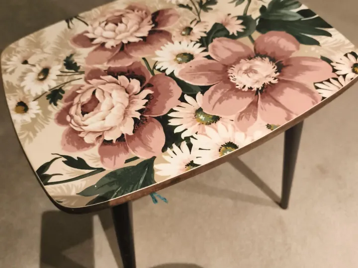 Items for sale
– Occasional Table £16