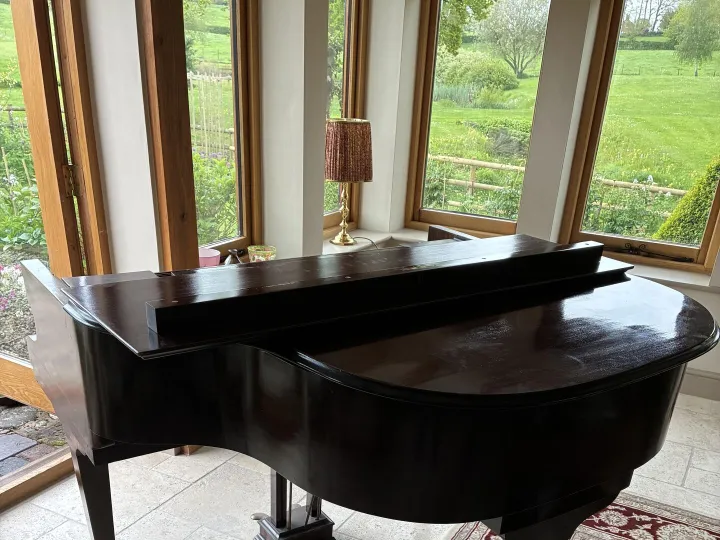 Items free to a good home! – PIANO n/r