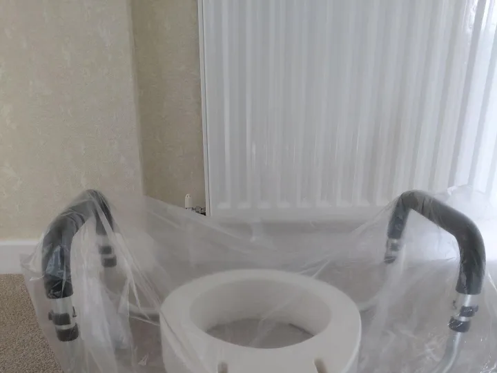 Items for sale &ndash; Raised toilet seat with arms &pound;10