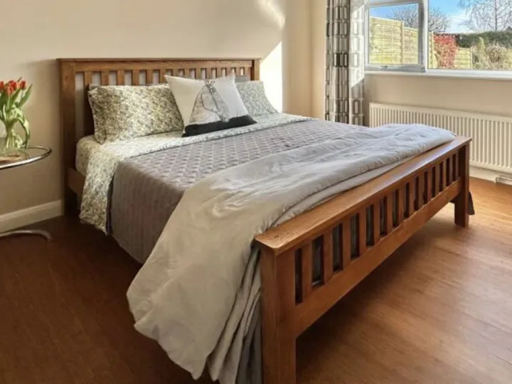 Items for sale
– King-Size Solid Oak Bed & Memory Foam Mattress £775
