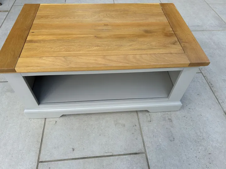 Items free to a good home! – Coffee Table n/r