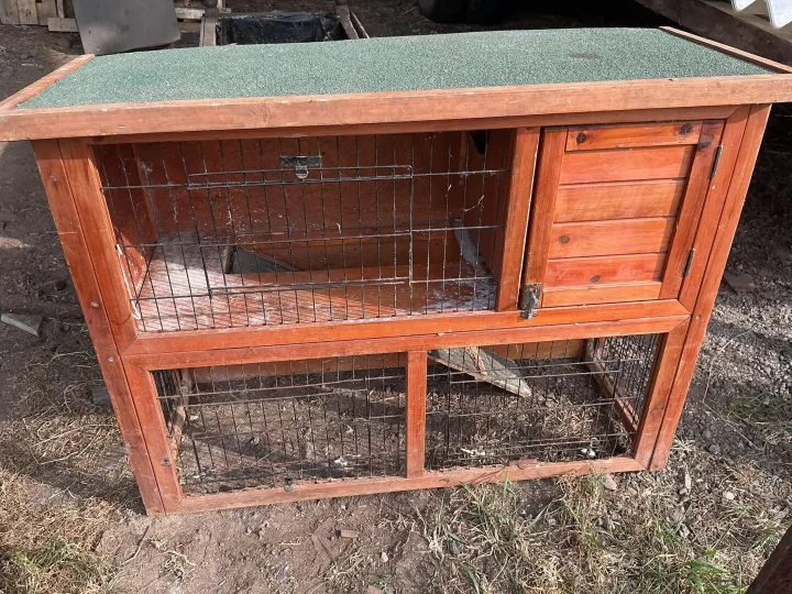 Items for sale
– Rabbit, guinea pig hut £20