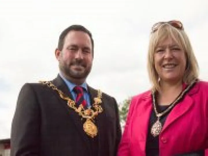 Mayor and lady mayoress 220150628 web