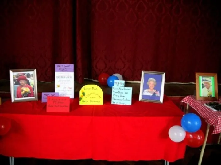 QUEEN BIRTHDAY MEAL  003