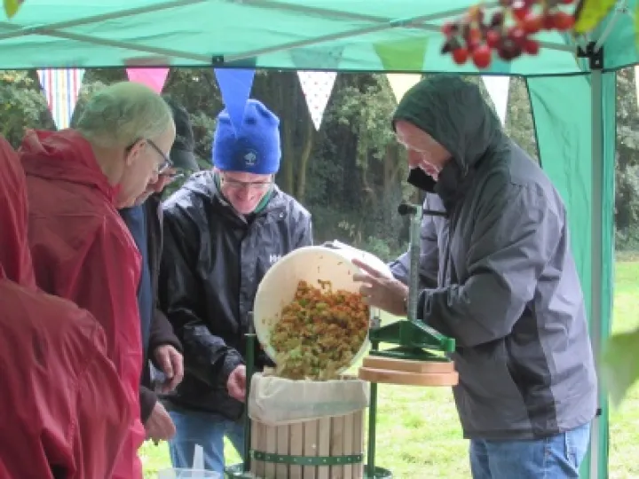 ApplePressing sstory