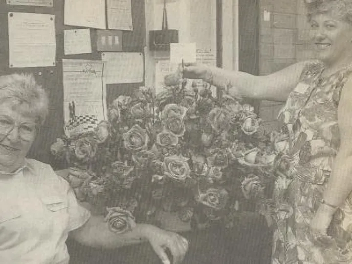 THR English Roses Sept 1992 Scan_20190221 (2)