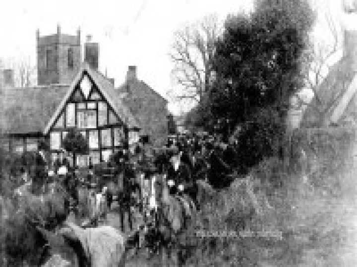 c.1915 Cheshire Hunt outside Lottie Walls cottage