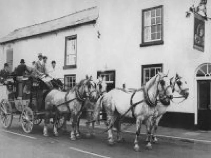 The Independent coach outside The Badger Inn