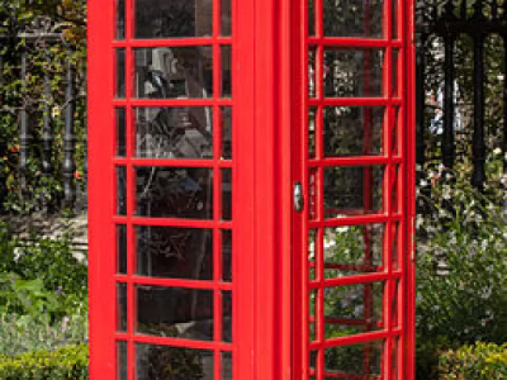 Image: 260px-Red_telephone_box