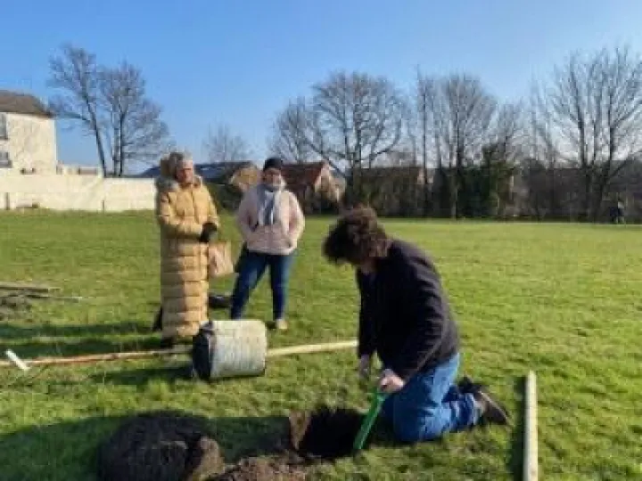 418245F9-CD5A-4F5C-94FD-D6F5A399FEC7