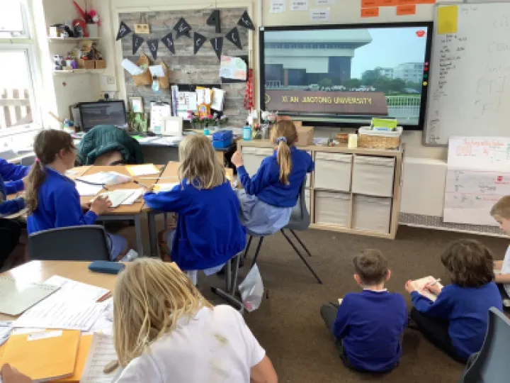 EFBDD819-ADCA-4329-A134-853FE1236115