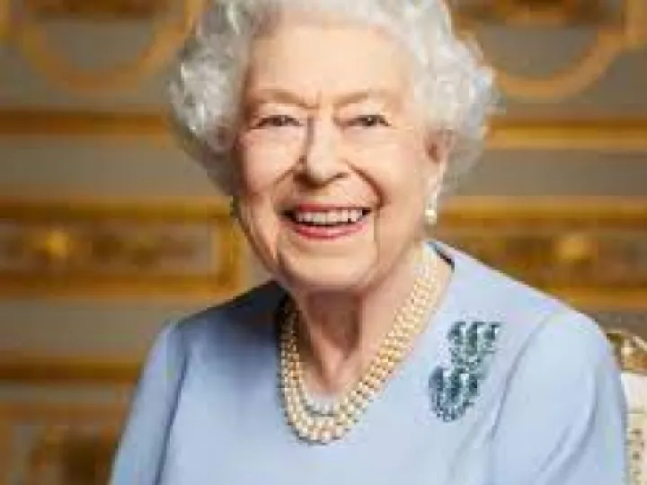HM Queen E II