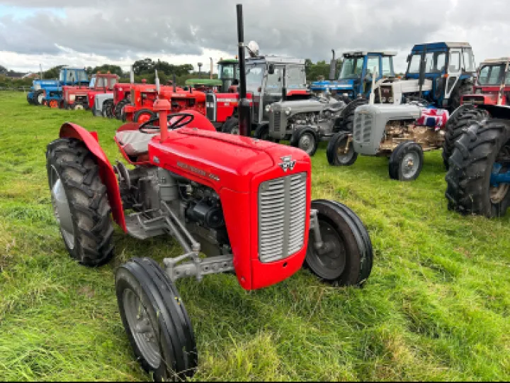 Vintage tractor run