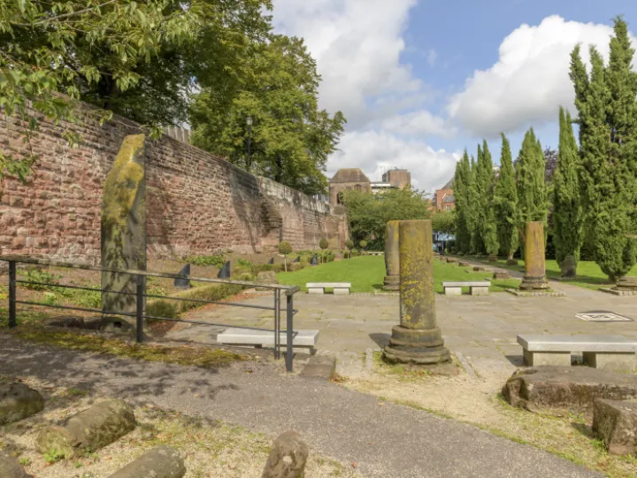 Chester City Walls &ndash; Roman Gardens