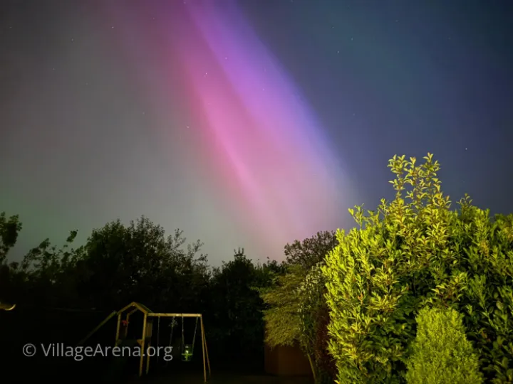 Northernlightsoverchurchminshu