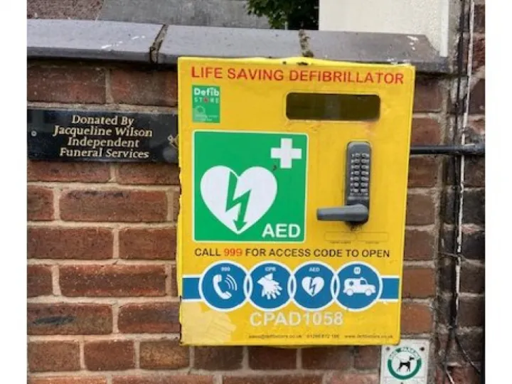 Defibrillator – High Street