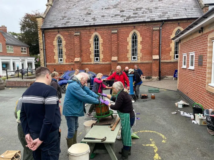 Apple Pressing 2025 1